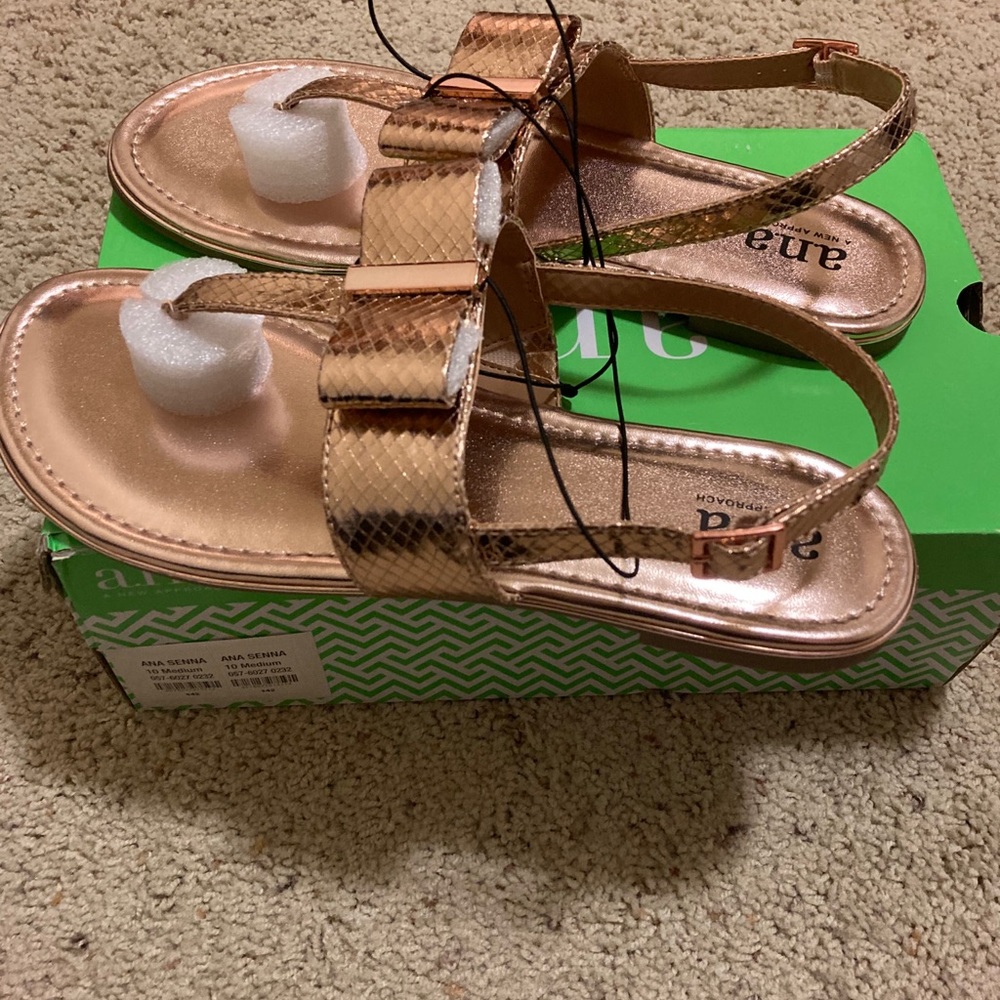 NWT- ANA SENNA SLINGBACK SANDALS